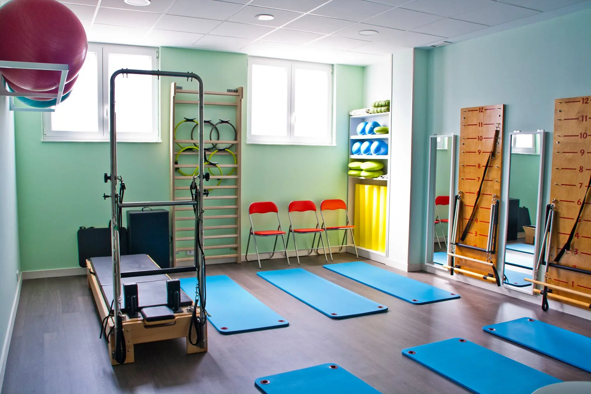 Sala de pilates terapéutico del centro